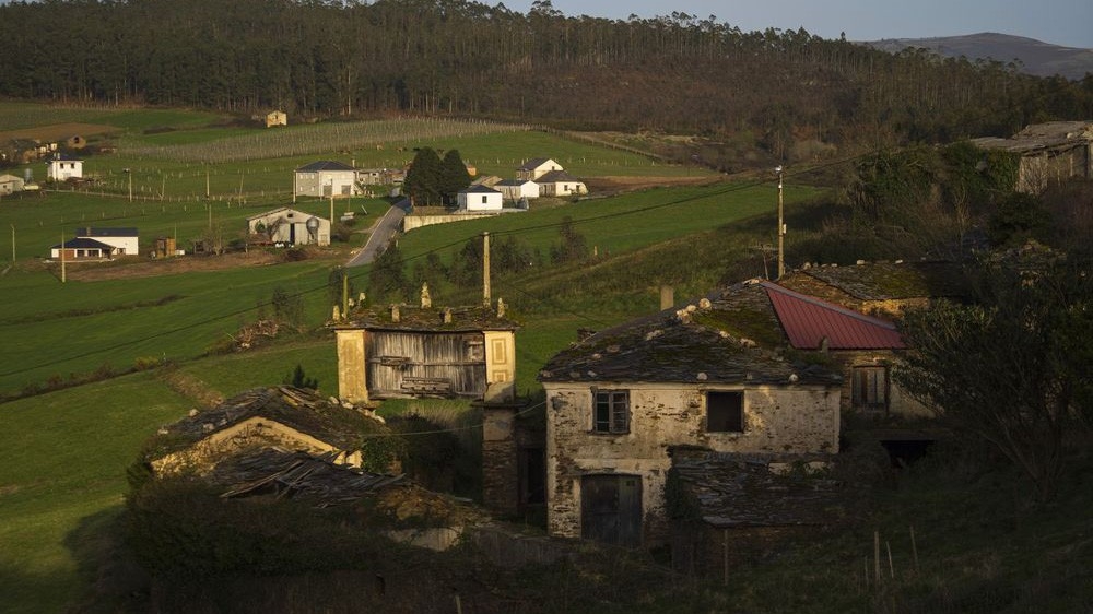 Làng Granda đang được rao bán ở tỉnh Lugo, Tây Ban Nha - Ảnh: Bloomberg.