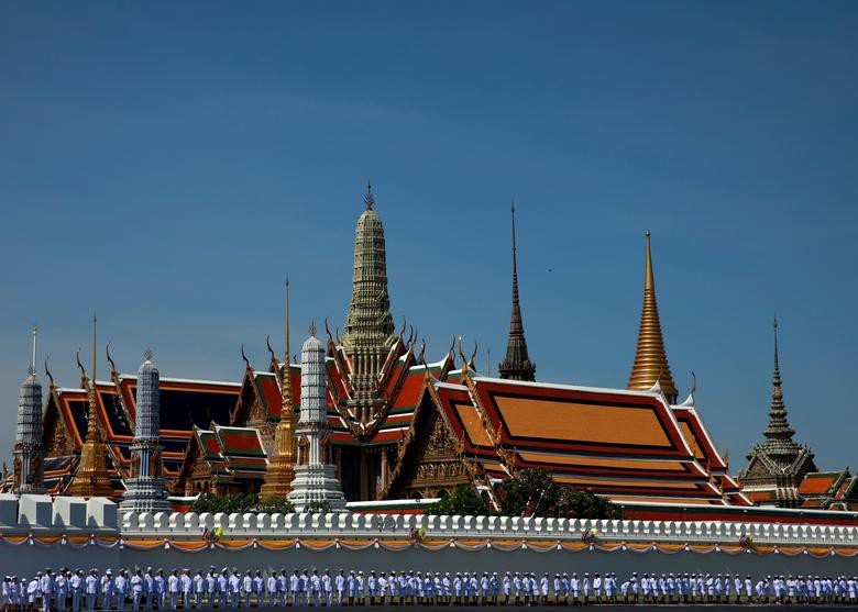 Vua Vajiralongkorn của Thái Lan chính thức đăng quang - Ảnh 2.