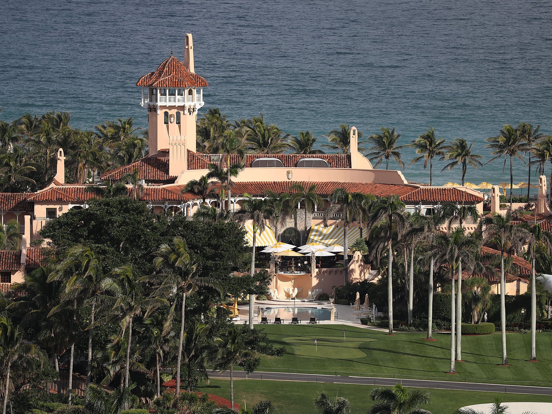 Cận cảnh dinh thự đắt nhất khu bờ biển tỷ phú của Mỹ - Ảnh 2.