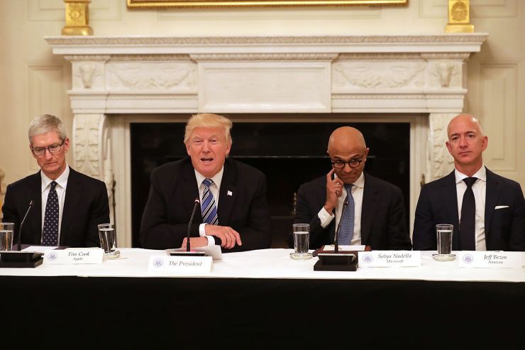 Ông Trump gặp loạt CEO công nghệ Mỹ bàn chuyện Huawei - Ảnh 1.