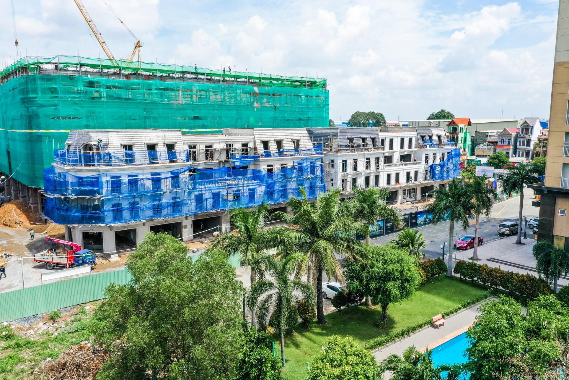 Cận cảnh tiến độ xây dựng của Vincom Plaza Dĩ An đầu tiên tại Bình Dương - Ảnh 2.