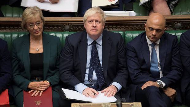 Thủ tướng Anh Boris Johnson (giữa) tại Hạ viện ngày  3/9 - Ảnh: Reuters.
