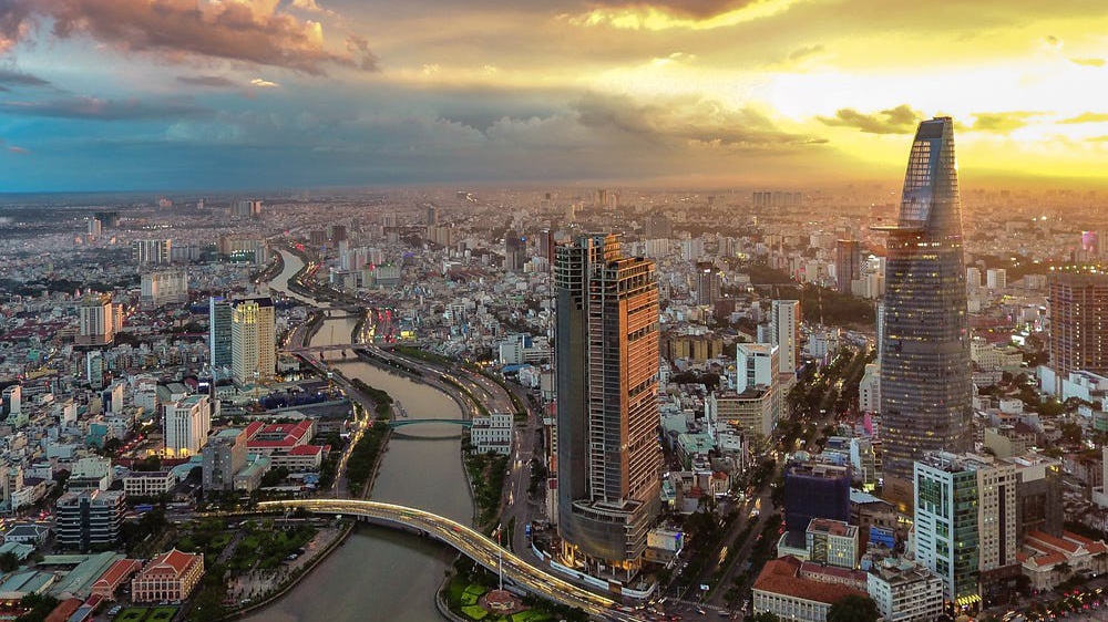 Tp.HCM liên tục nhận được những phản hồi tích cực trong toàn khu vực - Ảnh: Reuters.