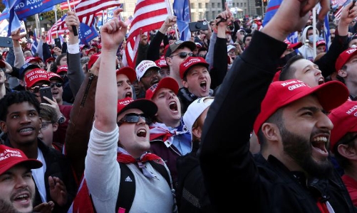 Người ủng hộ ông Trump xuống đường biểu tình, đòi 