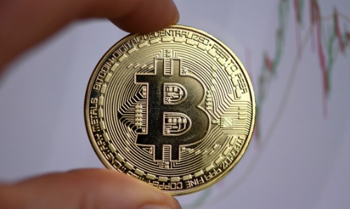 Giá Bitcoin tiếp tục lập kỷ lục, cổ phiếu tiền ảo tăng bùng nổ