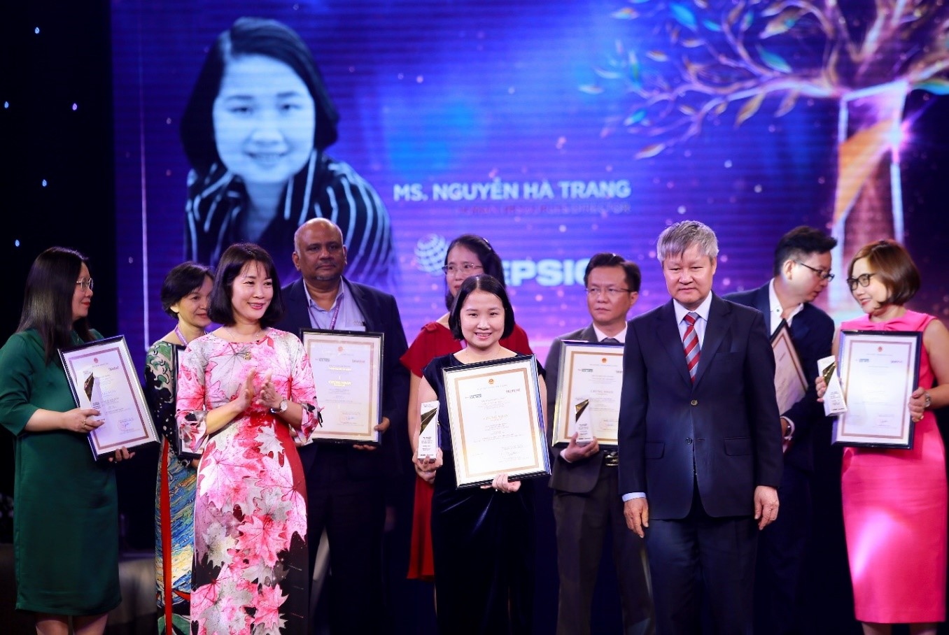 Bà Nguyễn Hà Trang - Giám đốc Nhân sự PepsiCo Foods Việt Nam tại lễ trao giải VN HR Awards 2020.