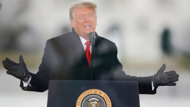 Tổng thống Mỹ Donald Trump phát biểu trước đám đông người ủng hộ ông ở  Washington DC hôm 6/1, trước khi xảy ra vụ bạo loạn ở Capitol Hill - Ảnh: Reuters.