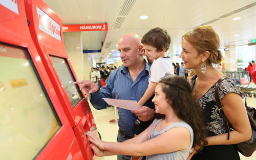 Vé đã được mở bán tại website www.vietjetair.com, trên điện thoại Smartphone https://m.vietjetair.com và Facebook www.faceboo0k.com/vietjetvietnam.