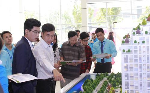 Lễ khai trương căn hộ mẫu dự án LuxGaden đã thu hút hàng trăm khách hàng đến tham dự.
