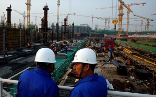 Hoạt động xây dựng và đầu tư bất động sản của Trung Quốc đang giảm tốc do các biện pháp kiềm chế tăng giá nhà - Ảnh: Reuters.<br>
