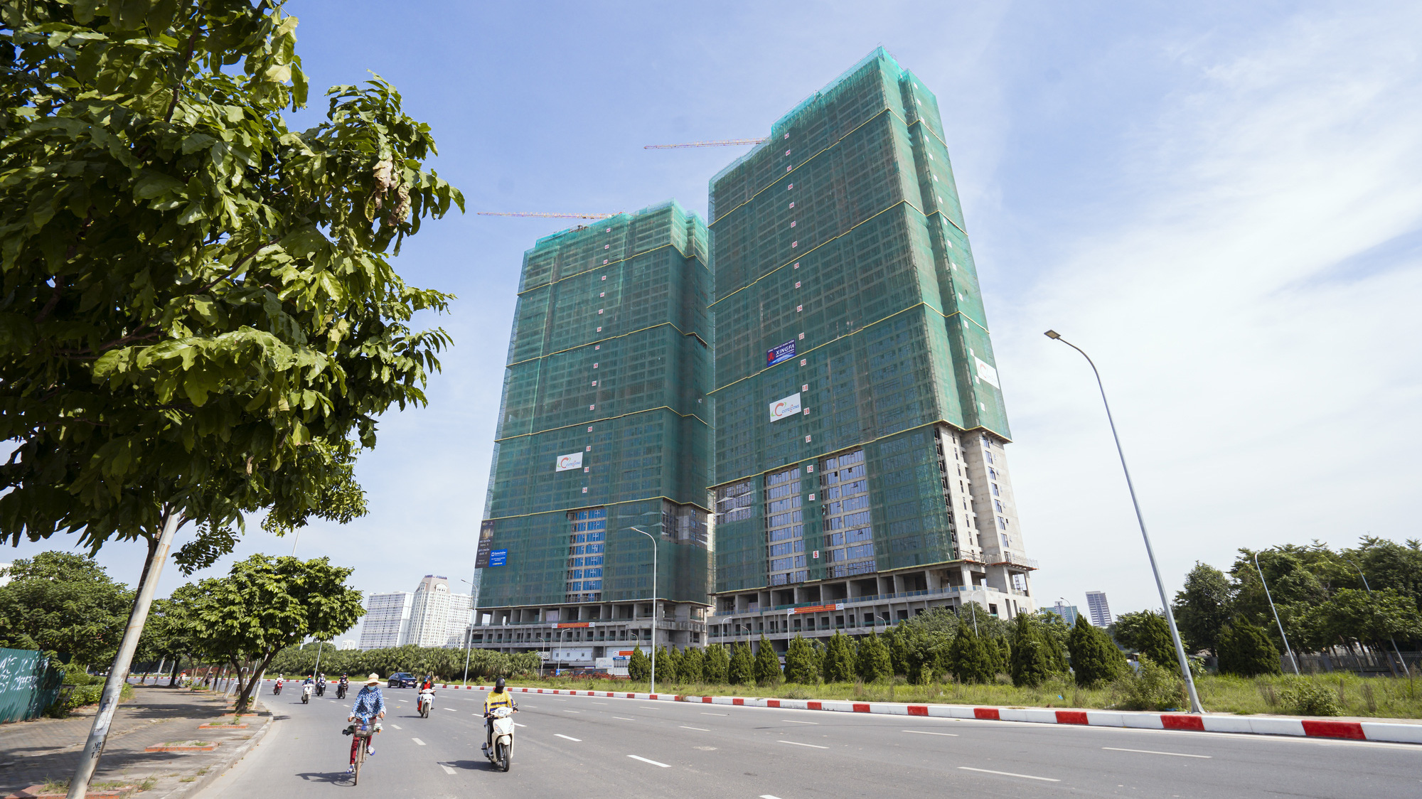 2 tòa tháp dự án The Matrix One cao 44 tầng đã thi công xong phần thô và đang bước vào giai đoạn hoàn thiện.