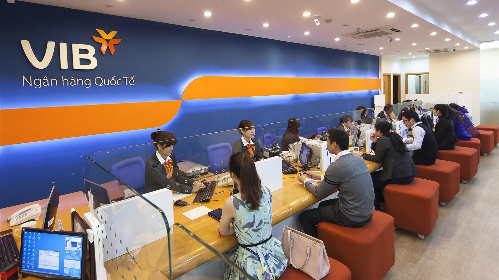 Tổng giá trị giải thưởng VIB dành tặng khách hàng trong chương trình lần này lên tới 7,3 tỷ đồng.