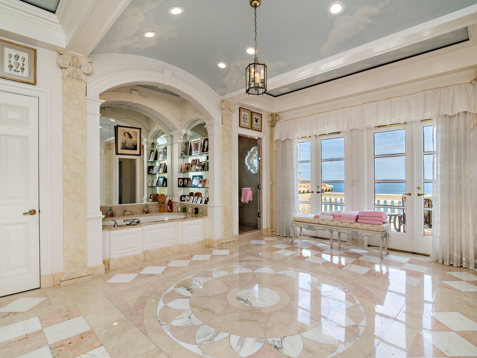 Cận cảnh dinh thự đắt nhất khu bờ biển tỷ phú của Mỹ - Ảnh 19.