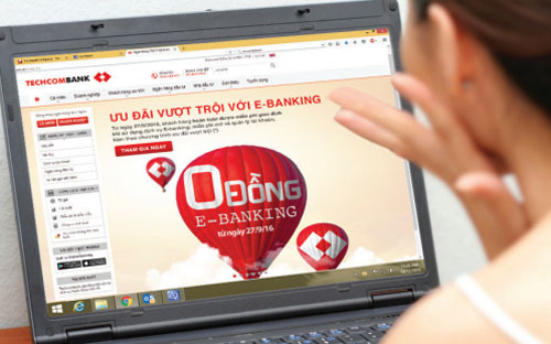 Với 0 đồng E-banking, Techcombank trở thành một trong những ngân hàng đầu tiên miễn phí giao dịch trực tuyến cho khách hàng cá nhân ở Việt Nam.