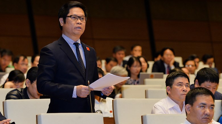 Chủ tịch VCCI Vũ Tiến Lộc phát biểu tại nghị trường.