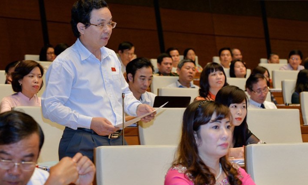 Đại biểu Hoàng Văn Cường phát biểu tại hội trường.