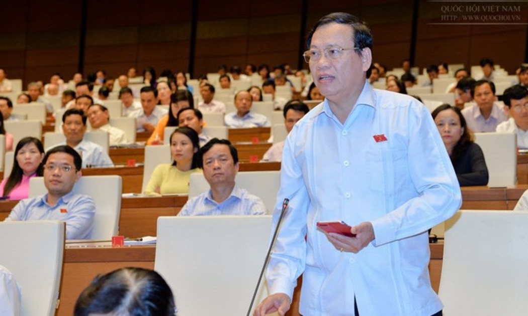 Đại biểu Vũ Trọng Kim chất vấn Bộ trưởng Trương Minh Tuấn.