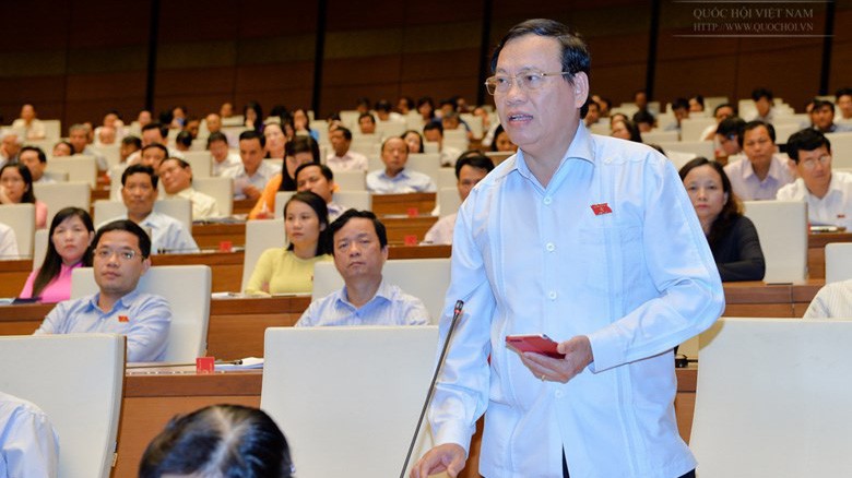 Đại biểu Vũ Trọng Kim chất vấn Bộ trưởng Trương Minh Tuấn.