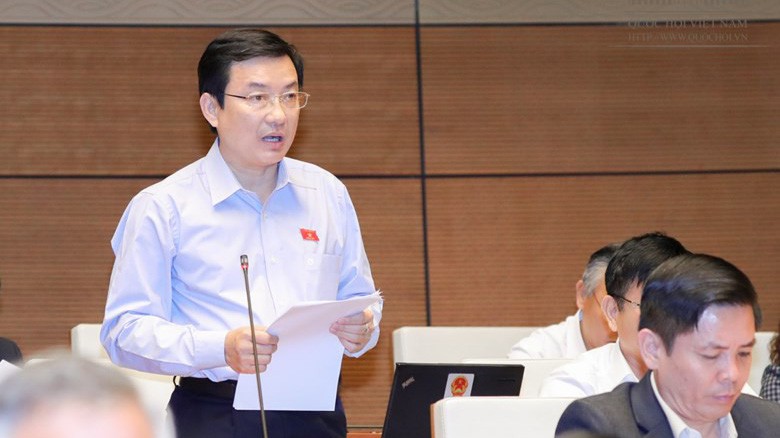 Đại biểu Phạm Trọng Nhân phát biểu tại hội trường.