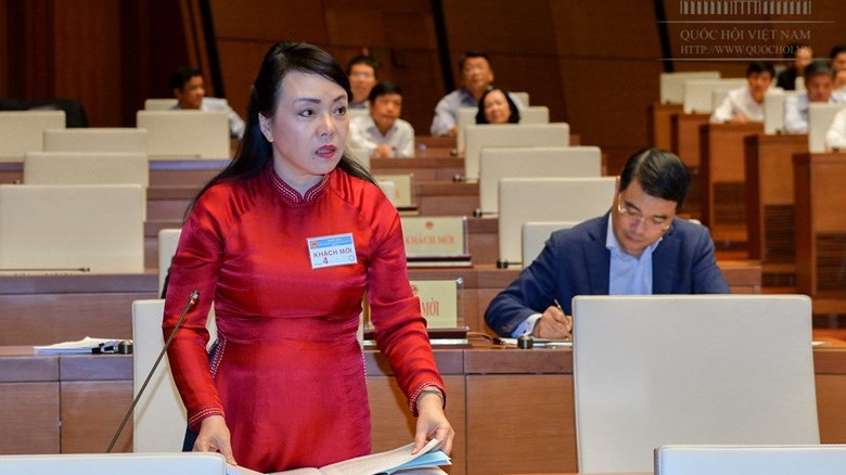 Bộ trưởng Bộ Y tế Nguyễn Thị Kim Tiến giải trình những vấn đề đại biểu Quốc hội quan tâm.