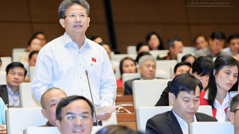 Đaij biểu Đỗ Văn Sinh phát biểu tại nghị trường.