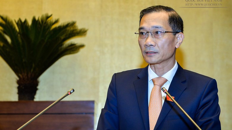 Chủ nhiệm Uỷ ban Kinh tế Vũ Hồng Thanh trình bày báo cáo giám sát 