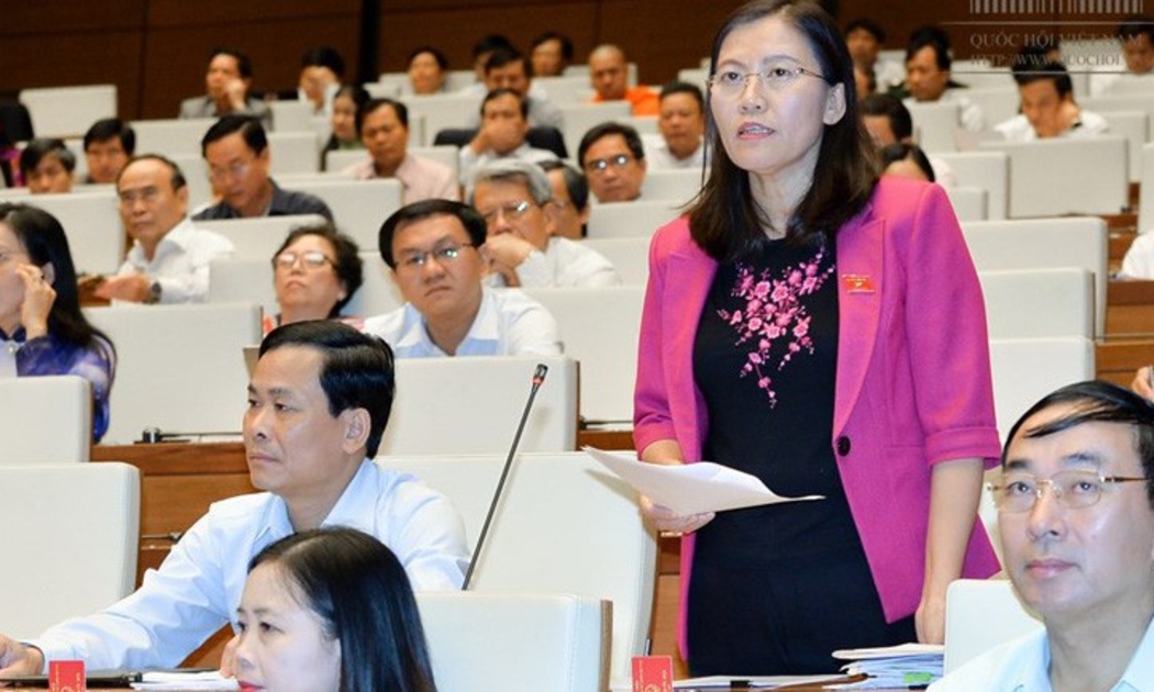 Chủ nhiệm Uỷ ban Tư pháp Lê Thị Nga - thành viên Uỷ ban Thường vụ Quốc hội hiếm hoi chất vấn trực tiếp tại nghị trường.