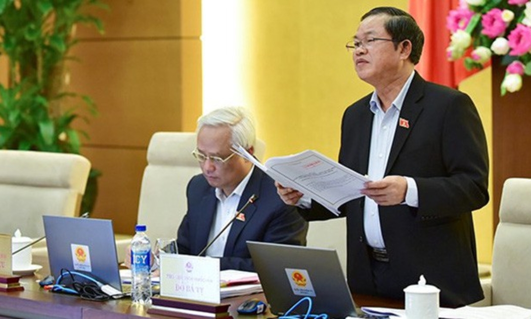 Phó chủ tịch Quốc hội Đỗ Bá Tỵ điều hành phiên thảo luận.