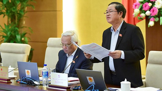 Phó chủ tịch Quốc hội Đỗ Bá Tỵ điều hành phiên thảo luận.