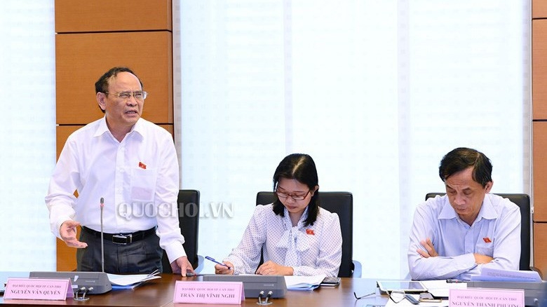 Đại biểu Nguyễn Văn Quyền, Chủ tịch Hội Luật gia Việt Nam phát biểu tại tổ.