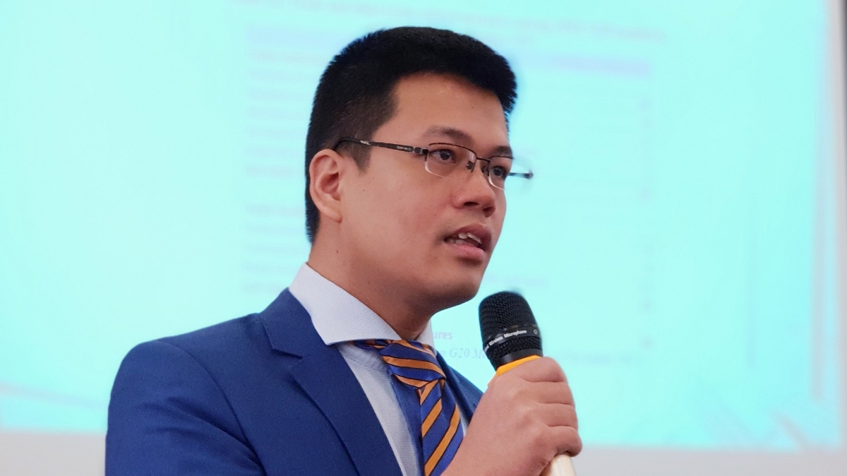 Ông Nguyễn Anh Dương, Trưởng ban Chính sách kinh tế vĩ mô CIEM trình bày báo cáo 