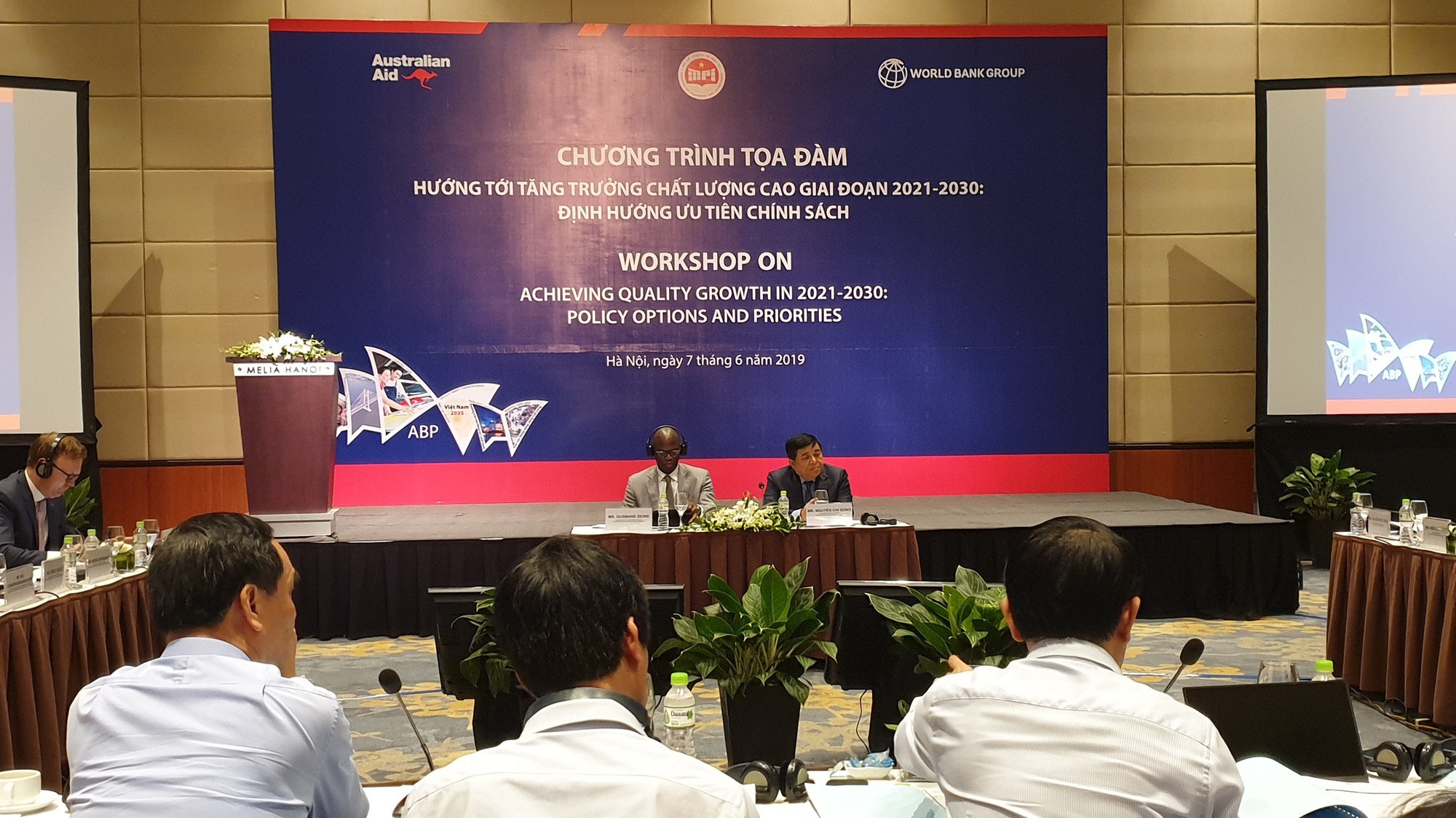 Toạ đàm Hướng tới tăng trưởng chất lượng cao giai đoạn 2021-2030 do Bộ Kế hoạch và Đầu tư và WB tổ chức sáng 7/6