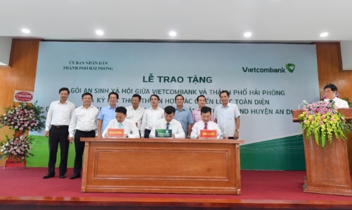 Vietcombank trao tặng gói an sinh xã hội 10 tỷ đồng cho thành phố Hải Phòng