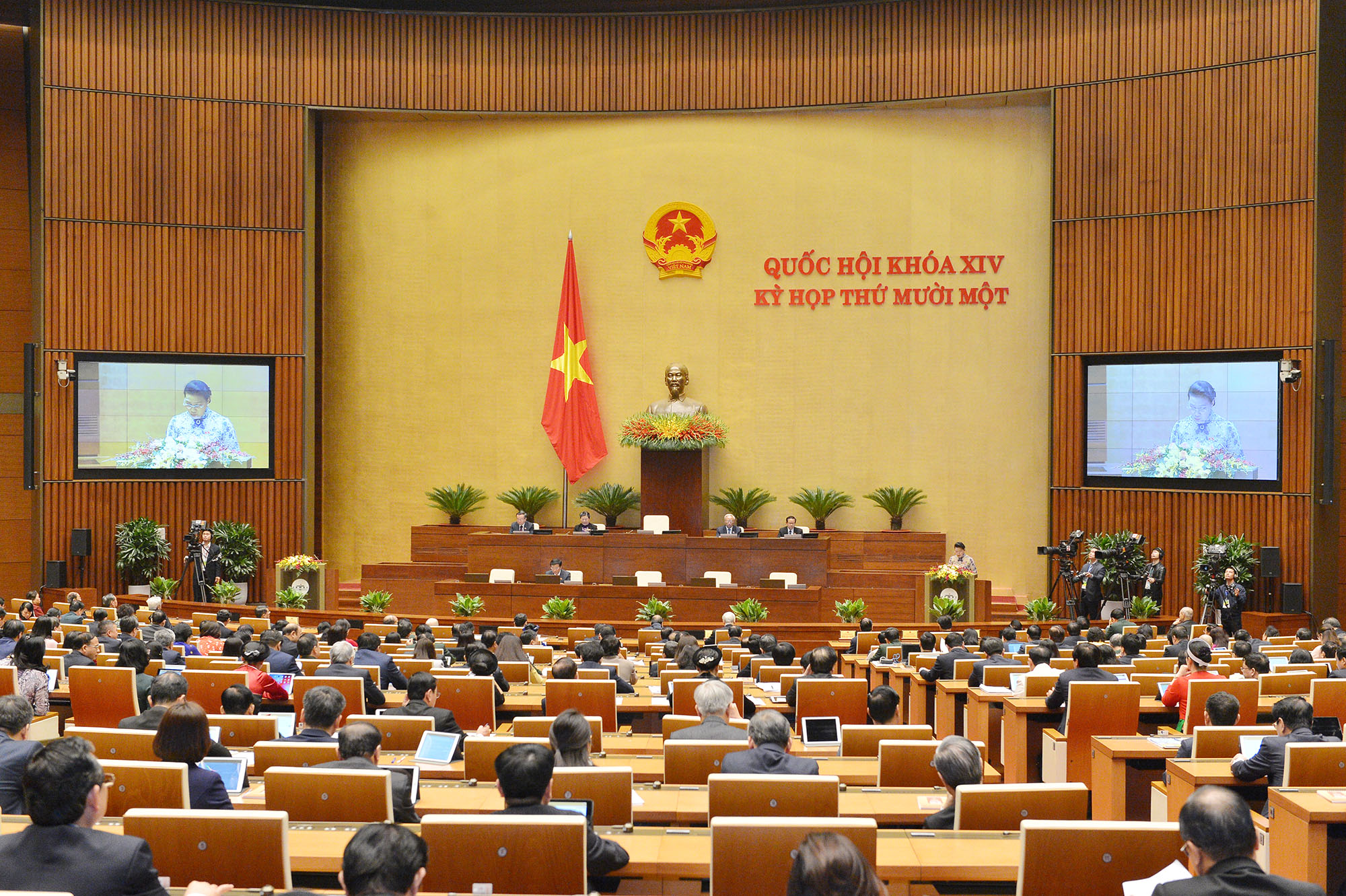 Toàn cảnh phiên họp sáng 24/3 - Ảnh: Quochoi.vn