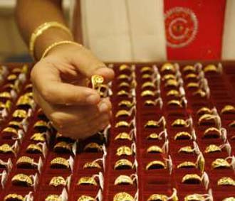 Giá vàng trong tuần liên tục đảo chiều, gần như xen kẽ một phiên tăng rồi một phiên giảm.