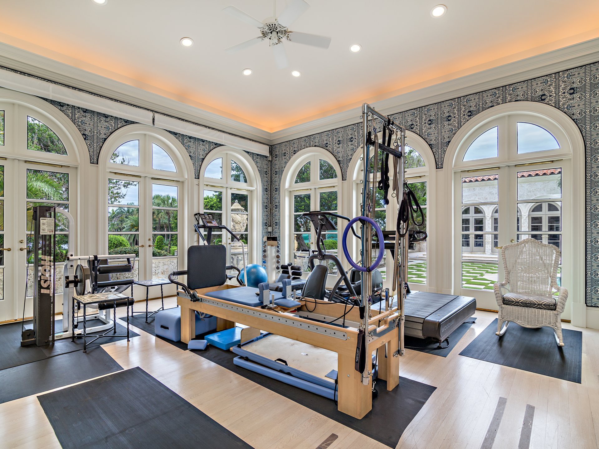 Cận cảnh dinh thự đắt nhất khu bờ biển tỷ phú của Mỹ - Ảnh 20.