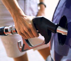 Giá xăng sẽ còn tiếp tục tăng do giá dầu thô đang ở mức rất cao và còn tăng mạnh thêm nữa.