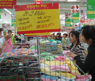 Big C có hai chương trình khuyến mại lớn là "Tôn vinh vẻ đẹp Việt" và "Giá rẻ chưa từng thấy".