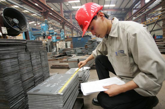 Tại một nhà máy của Zamil Steel Vietnam.
