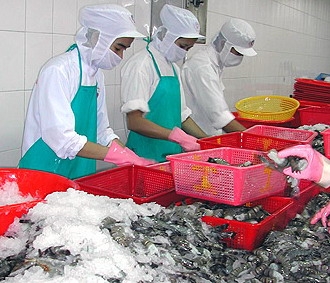 Đối với doanh nghiệp xuất khẩu, Eximbank có sản phẩm chiết khấu bằng ngoại tệ đối với bộ chứng từ hàng xuất với mức lãi suất 8,4%/năm, thu nợ bằng ngoại tệ và sản phẩm cho vay VND với lãi suất 8,4%/năm.