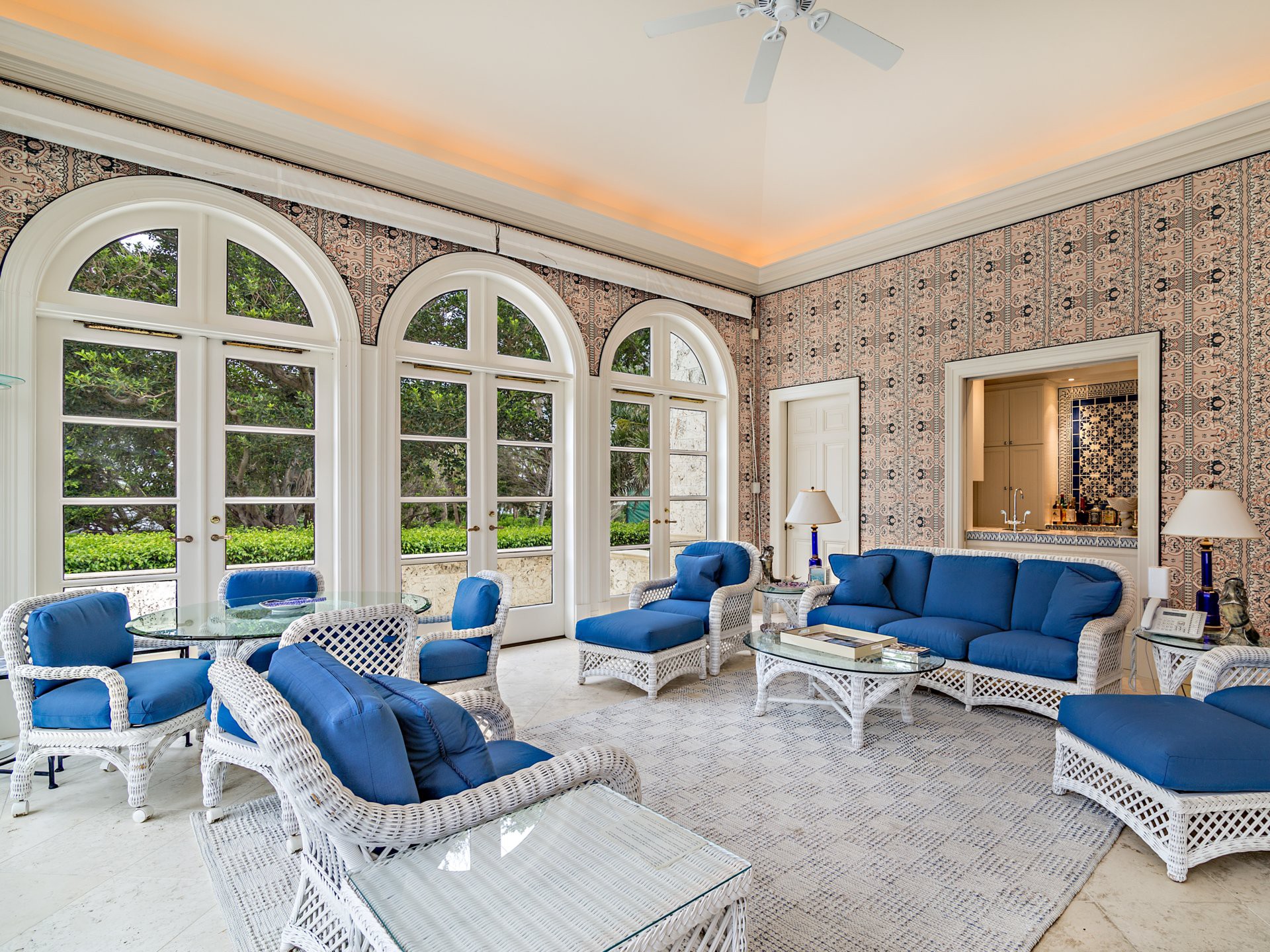 Cận cảnh dinh thự đắt nhất khu bờ biển tỷ phú của Mỹ - Ảnh 21.