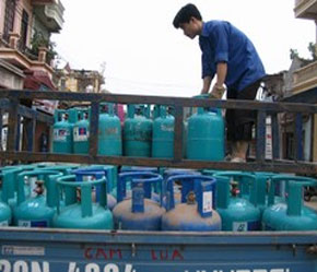 Giá gas trên thị trường bán lẻ hiện đang dao động ở mức từ 267.000đ đến 295.000 đồng/bình 12kg.