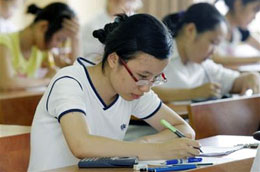 Bên cạnh mức tăng học phí thì Bộ Gáo dục và Đào tạo cũng đề xuất giảm tới 70% học phí cho nhiều ngành học.