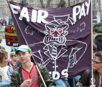 Một cuộc biểu tình đòi tăng lương ở London.