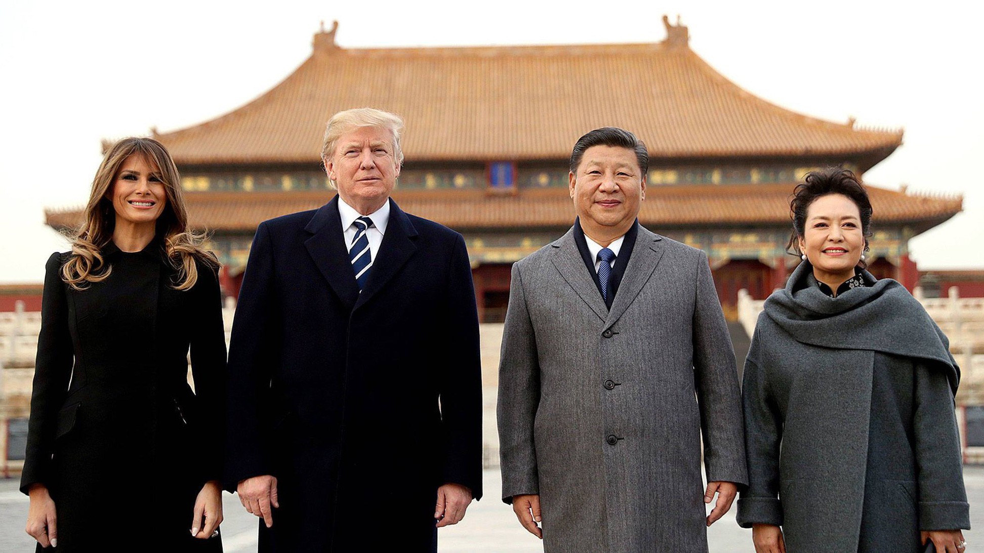 Tổng thống Mỹ Donald Trump cùng Chủ tịch Trung Quốc Tập Cận Bình cùng hai đệ nhất phu nhân Mỹ - Trung trong chuyến thăm chính thức Trung Quốc của ông Trump tại Bắc Kinh - Ảnh: Reuters.