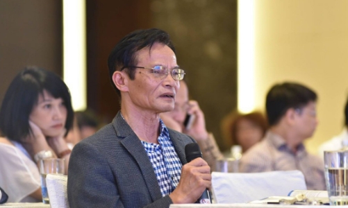 Đường vào châu Âu lắm gian nan