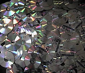 Mỹ cũng lên án Trung Quốc vì đã quá mềm mỏng trong việc thi hành các luật chống sao chép lậu.