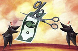 Các ngân hàng Việt Nam cạnh tranh nhau chủ yếu bằng lãi suất, nên luôn tiềm ẩn nguy cơ xuất hiện cuộc đua tăng lãi suất huy động.