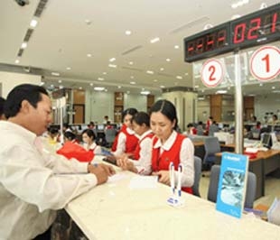 Nguồn vốn tương ứng với hơn 17.000 tỷ đồng này, theo kết luận của Chính phủ, sẽ dùng để hỗ trợ lãi suất trong năm 2009 qua hệ thống các ngân hàng.