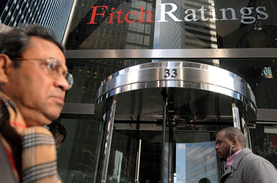 Tháng 8 năm ngoái, một tổ chức định mức tín nhiệm khác là Standard & Poor's đã đưa ra một quyết định lịch sử là hạ bậc tín dụng cao nhất của Mỹ. 